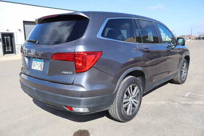 2017 Honda Pilot, $15995. Photo 3