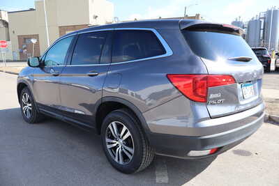 2017 Honda Pilot, $15995. Photo 4