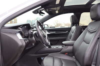 2023 Cadillac XT5, $23995. Photo 5