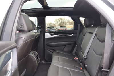 2023 Cadillac XT5, $23995. Photo 6