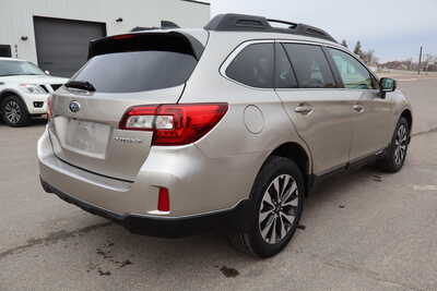 2016 Subaru Outback, $12900. Photo 3