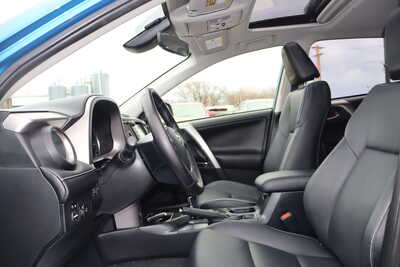 2017 Toyota RAV4, $19995. Photo 5
