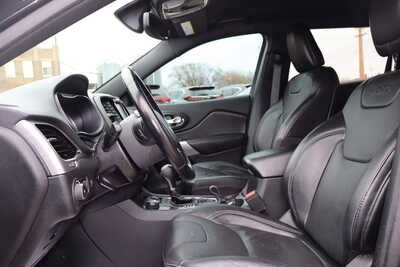 2020 Jeep Cherokee, $14995. Photo 5