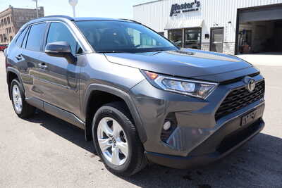 2021 Toyota RAV4, $22500. Photo 2