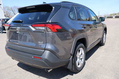 2021 Toyota RAV4, $22500. Photo 3