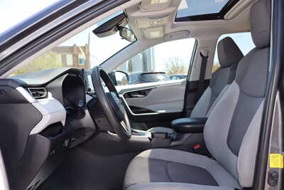 2021 Toyota RAV4, $22500. Photo 5