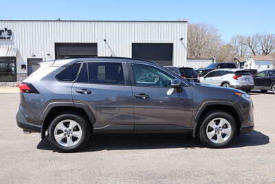 2021 Toyota RAV4, $22500. Photo 9
