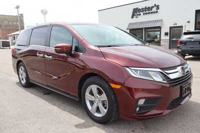 2018 Honda Odyssey, $20900. Photo 2