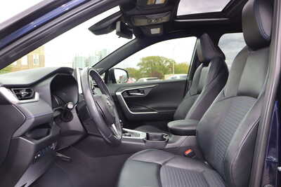 2019 Toyota RAV4, $23995. Photo 5