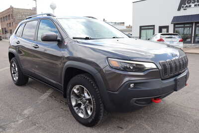 2019 Jeep Cherokee, $14900. Photo 2