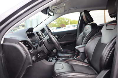 2019 Jeep Cherokee, $14900. Photo 5