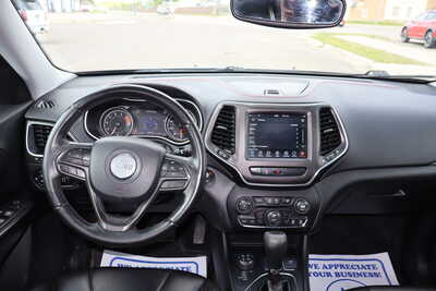 2019 Jeep Cherokee, $14900. Photo 7