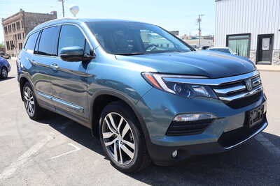 2017 Honda Pilot, $19995. Photo 2