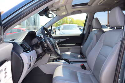 2017 Honda Pilot, $19995. Photo 5