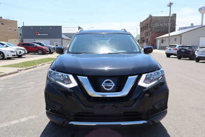 2017 Nissan Rogue, $11500. Photo 2