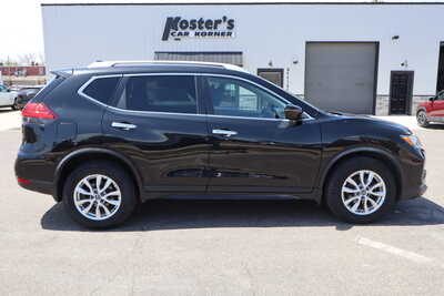 2017 Nissan Rogue, $11500. Photo 4