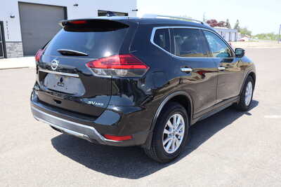 2017 Nissan Rogue, $11500. Photo 5