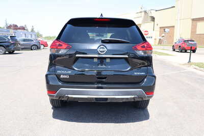 2017 Nissan Rogue, $11500. Photo 6
