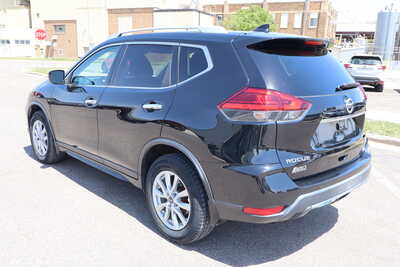2017 Nissan Rogue, $11500. Photo 7