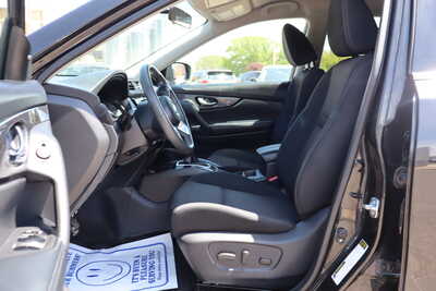 2017 Nissan Rogue, $11500. Photo 9