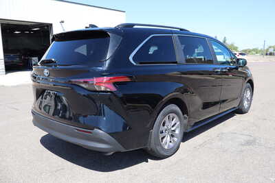 2025 Toyota Sienna, $37995. Photo 3