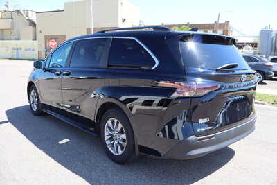 2025 Toyota Sienna, $37995. Photo 4