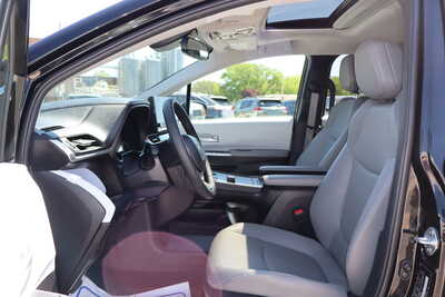 2025 Toyota Sienna, $37995. Photo 5