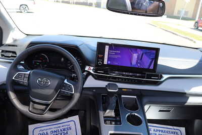 2025 Toyota Sienna, $37995. Photo 7