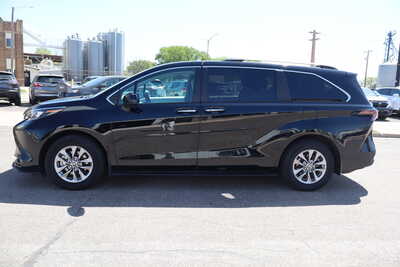 2025 Toyota Sienna, $37995. Photo 8