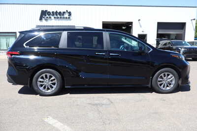2025 Toyota Sienna, $37995. Photo 9
