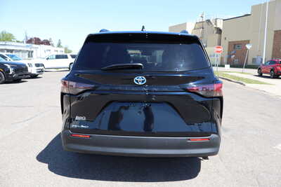 2025 Toyota Sienna, $37995. Photo 10