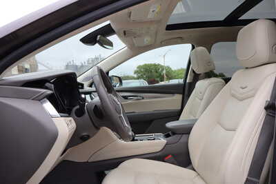 2020 Cadillac XT5, $14995. Photo 5