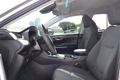 2022 Toyota RAV4, $22995. Photo 5