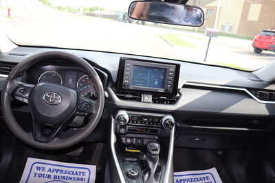2022 Toyota RAV4, $22995. Photo 7