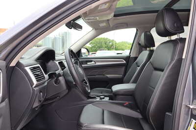 2023 Volkswagen Atlas, $24900. Photo 5