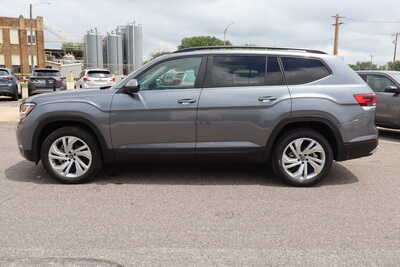 2023 Volkswagen Atlas, $24900. Photo 8
