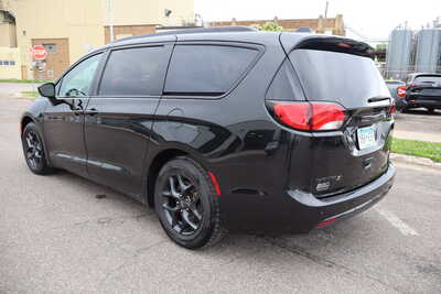 2019 Chrysler Pacifica, $12995. Photo 4
