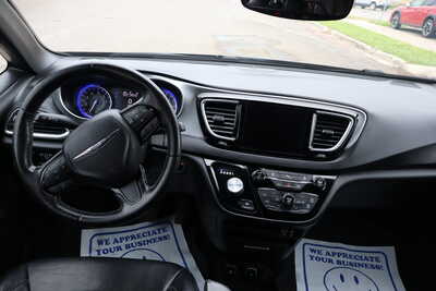 2019 Chrysler Pacifica, $12995. Photo 7