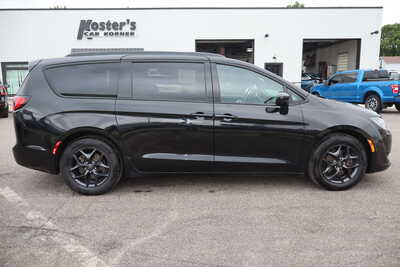 2019 Chrysler Pacifica, $12995. Photo 9