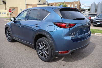 2017 Mazda CX-5, $14500. Photo 4
