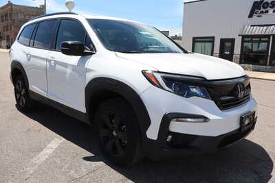 2022 Honda Pilot, $25500. Photo 2