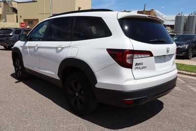 2022 Honda Pilot, $25500. Photo 4