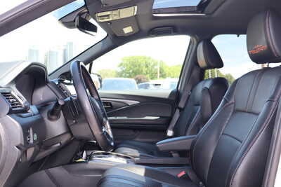 2022 Honda Pilot, $25500. Photo 5