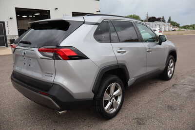 2019 Toyota RAV4, $22500. Photo 3