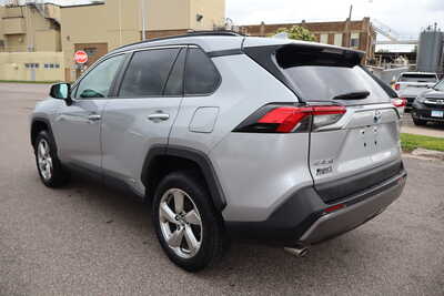 2019 Toyota RAV4, $22500. Photo 4