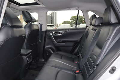 2019 Toyota RAV4, $22500. Photo 6