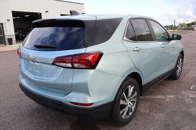 2022 Chevrolet Equinox, $15995. Photo 3