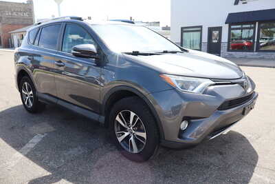 2018 Toyota RAV4, $18500. Photo 2
