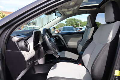 2018 Toyota RAV4, $18500. Photo 5
