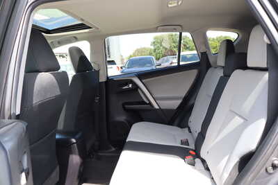 2018 Toyota RAV4, $18500. Photo 6